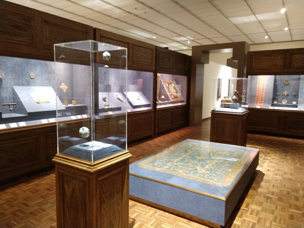 Track Lighting Install: Manoogian Museum - High Lighting Service Company